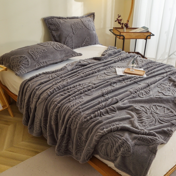 91家纺网 家纺一手货源 找家纺 栩裕纺织 2024新款蝴蝶提花卷边款多功能毛毯 深灰-卷边款