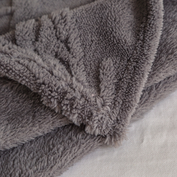 91家纺网 家纺一手货源 找家纺 栩裕纺织 2024新款蝴蝶提花卷边款多功能毛毯 深灰-卷边款