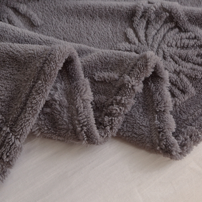 91家纺网 家纺一手货源 找家纺 栩裕纺织 2024新款蝴蝶提花卷边款多功能毛毯 深灰-卷边款