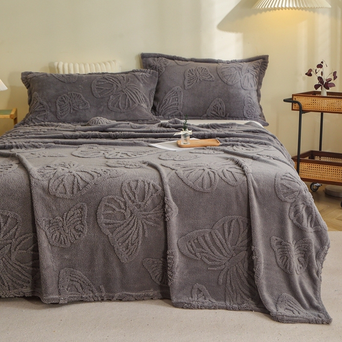 91家纺网 家纺一手货源 找家纺 栩裕纺织 2024新款蝴蝶提花卷边款多功能毛毯 深灰-卷边款