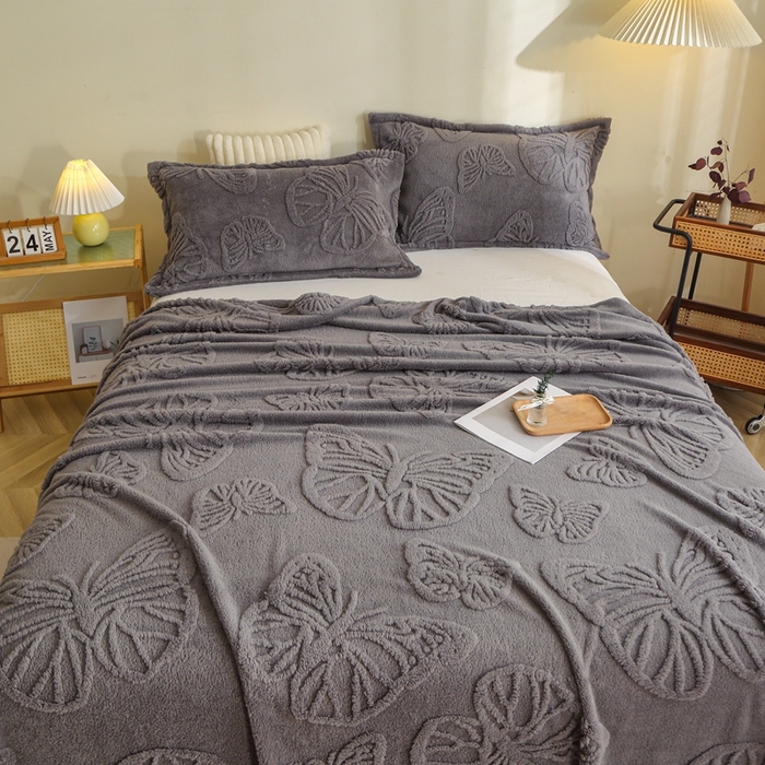 91家纺网 家纺一手货源 找家纺 栩裕纺织 2024新款蝴蝶提花卷边款多功能毛毯 深灰-卷边款