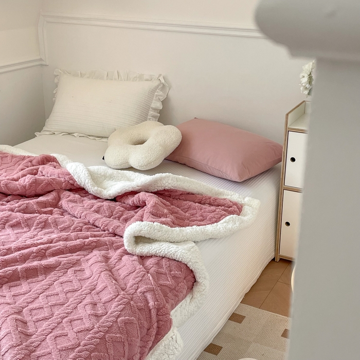 91家纺网 家纺一手货源 找家纺 （总）栩裕纺织2025新款塔夫绒&羊羔绒毛毯家用毯子