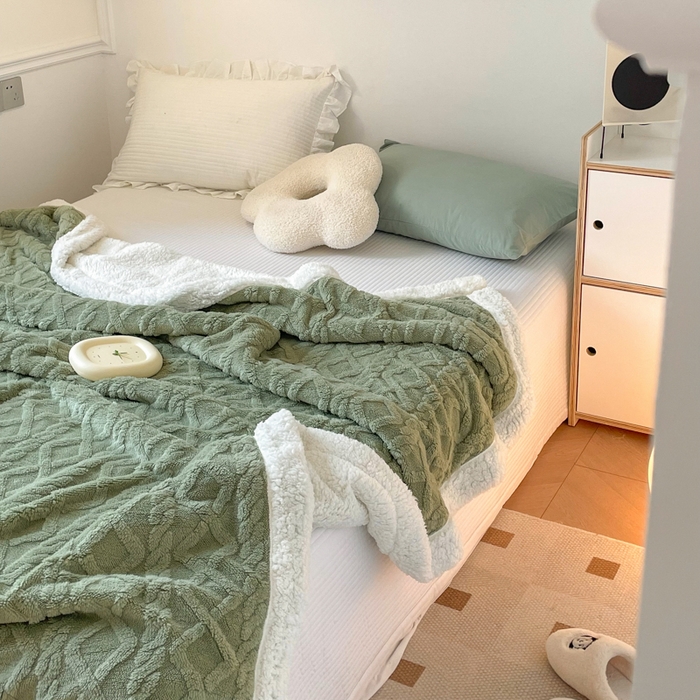 91家纺网 家纺一手货源 找家纺 栩裕纺织2025新款塔夫绒&羊羔绒毛毯家用毯子 塔夫绒-抹茶绿