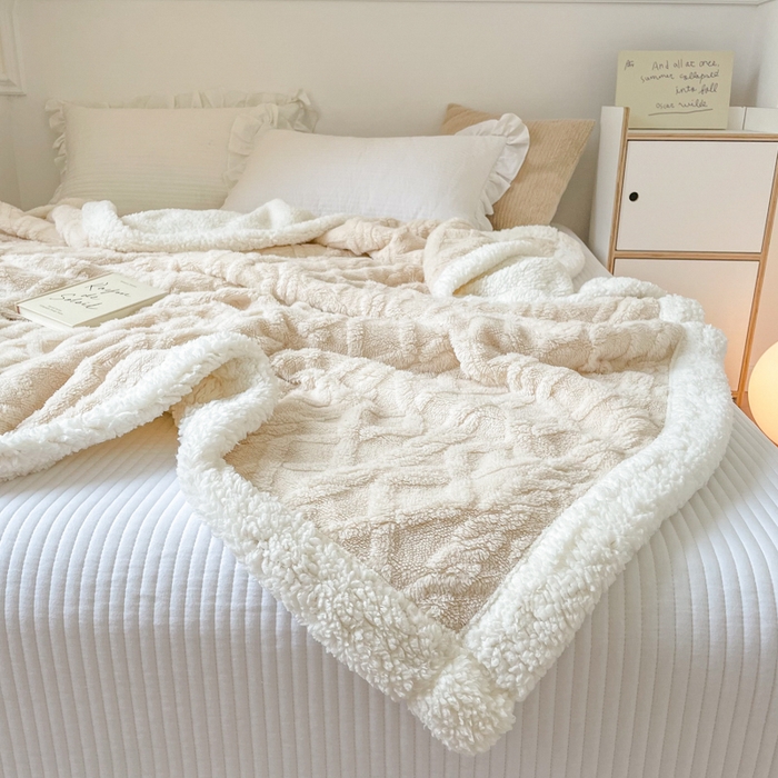 91家纺网 家纺一手货源 找家纺 栩裕纺织2025新款塔夫绒&羊羔绒毛毯家用毯子 塔夫绒-奶白