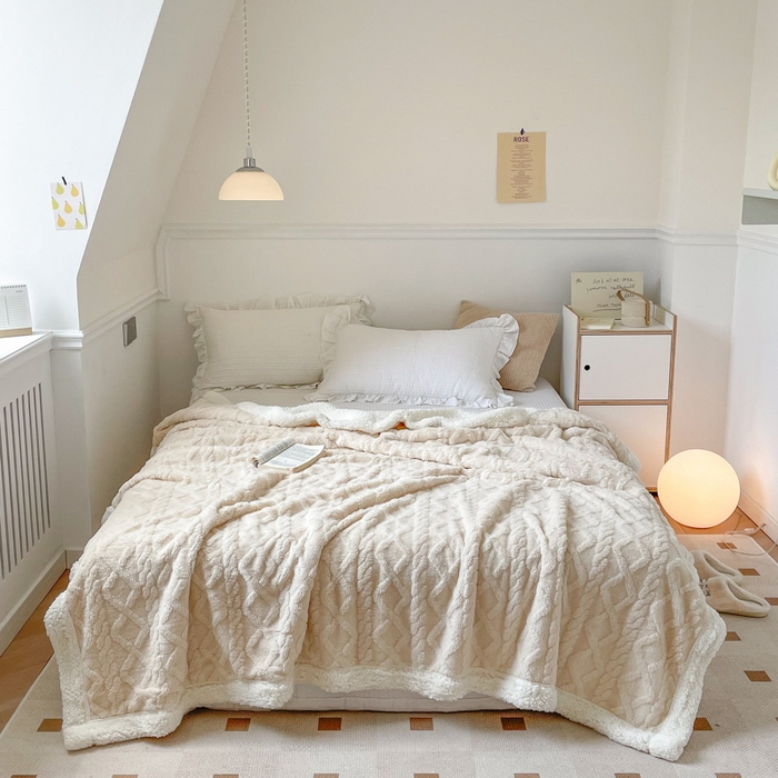 91家纺网 家纺一手货源 找家纺 栩裕纺织2025新款塔夫绒&羊羔绒毛毯家用毯子 塔夫绒-奶白