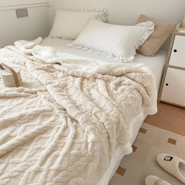 91家纺网 家纺一手货源 找家纺 栩裕纺织2025新款塔夫绒&羊羔绒毛毯家用毯子 塔夫绒-奶白