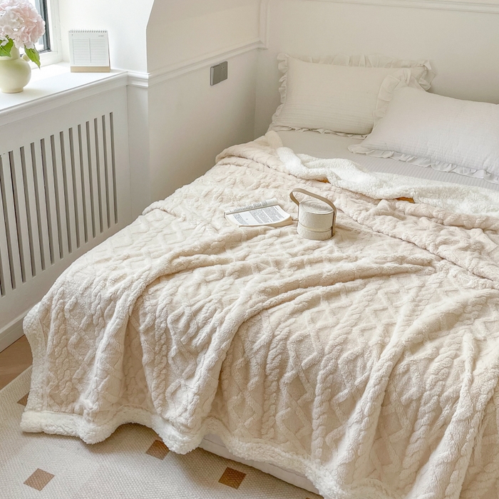 91家纺网 家纺一手货源 找家纺 栩裕纺织2025新款塔夫绒&羊羔绒毛毯家用毯子 塔夫绒-奶白