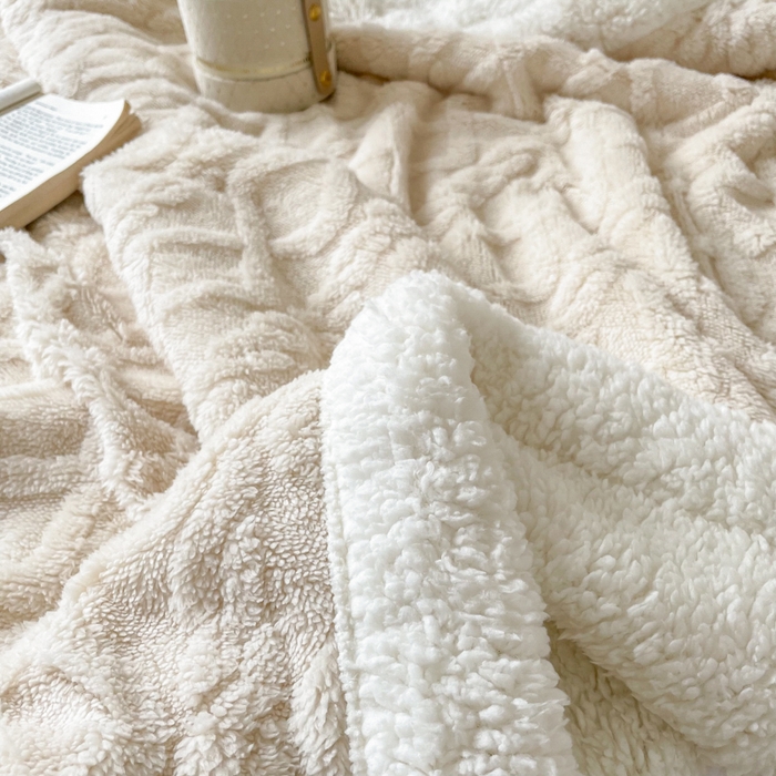 91家纺网 家纺一手货源 找家纺 栩裕纺织2025新款塔夫绒&羊羔绒毛毯家用毯子 塔夫绒-奶白