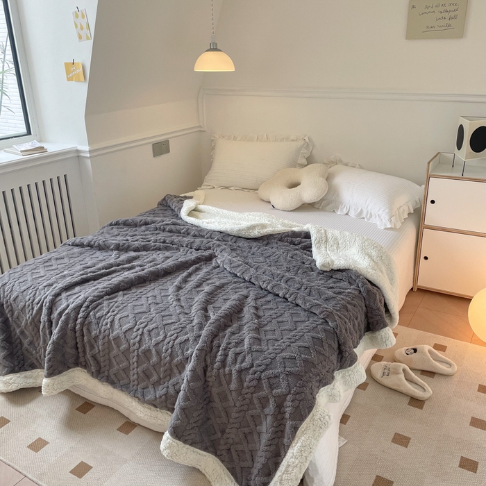 91家纺网 家纺一手货源 找家纺 栩裕纺织2025新款塔夫绒&羊羔绒毛毯家用毯子 塔夫绒-绅士灰