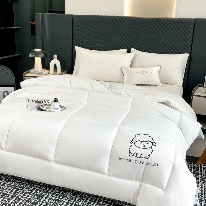 91家纺网 家纺一手货源 找家纺 （总）爱宝被业 2025新款亲肤舒适A类100%羊毛填充亲肤棉羊毛被被子被芯