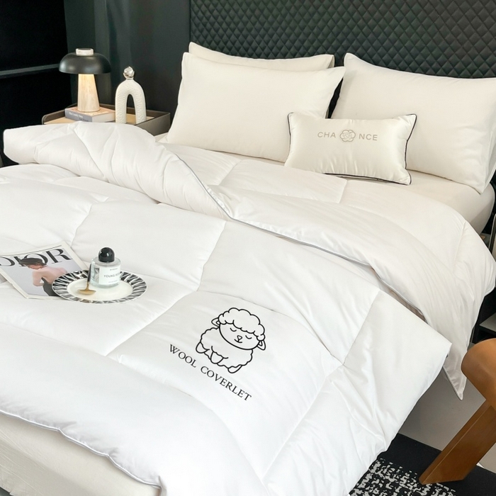 91家纺网 家纺一手货源 找家纺 （总）爱宝被业 2025新款亲肤舒适A类100%羊毛填充亲肤棉羊毛被被子被芯