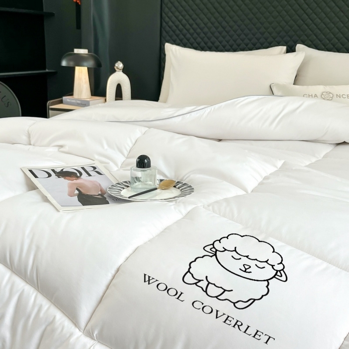 91家纺网 家纺一手货源 找家纺 （总）爱宝被业 2025新款亲肤舒适A类100%羊毛填充亲肤棉羊毛被被子被芯