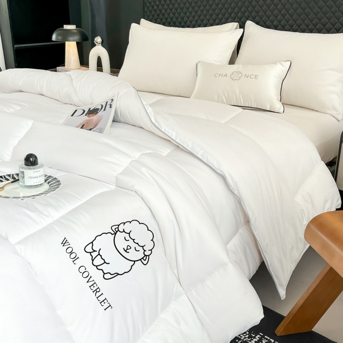 91家纺网 家纺一手货源 找家纺 （总）爱宝被业 2025新款亲肤舒适A类100%羊毛填充亲肤棉羊毛被被子被芯