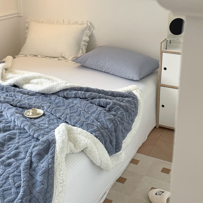 91家纺网 家纺一手货源 找家纺 栩裕纺织2025新款塔夫绒&羊羔绒毛毯家用毯子 塔夫绒-星空蓝