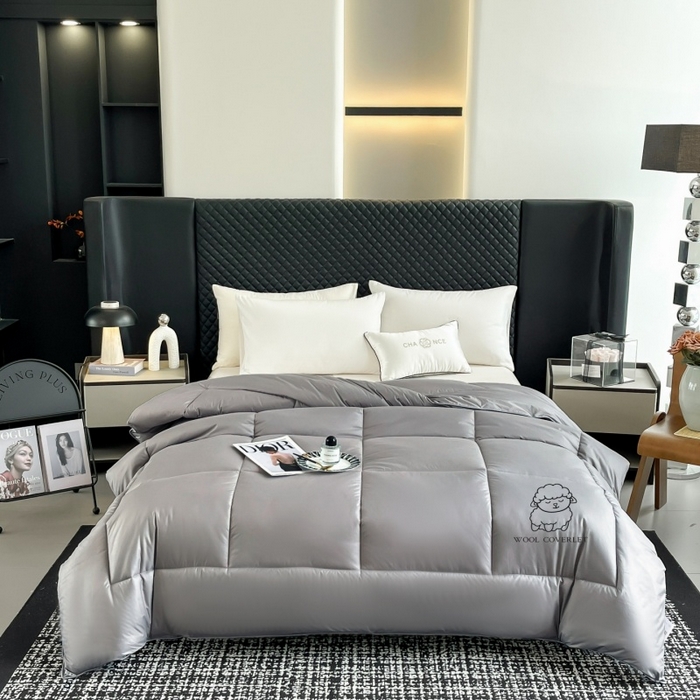91家纺网 家纺一手货源 找家纺 爱宝被业 2025新款亲肤舒适A类100%羊毛填充亲肤棉羊毛被被子被芯 方格款灰色