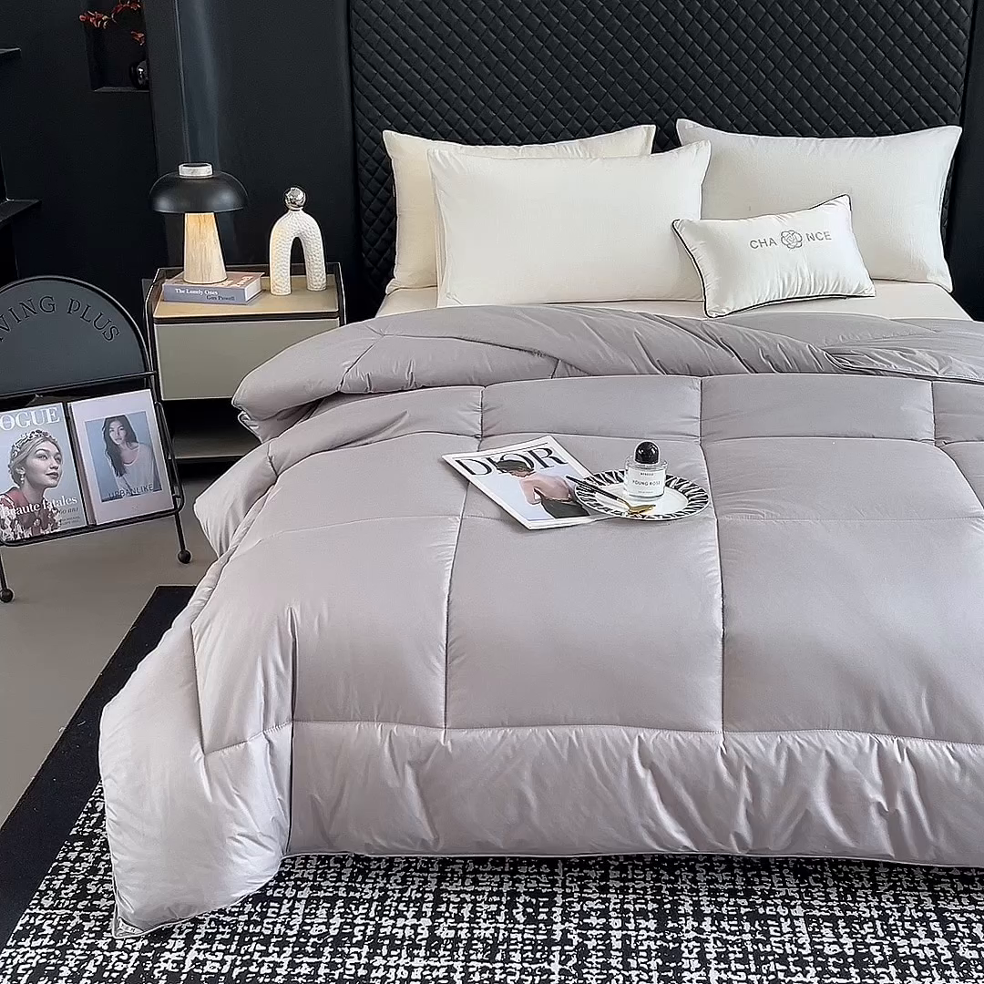 91家纺网 家纺一手货源 找家纺 爱宝被业 2025新款亲肤舒适A类100%羊毛填充亲肤棉羊毛被被子被芯 方格款灰色