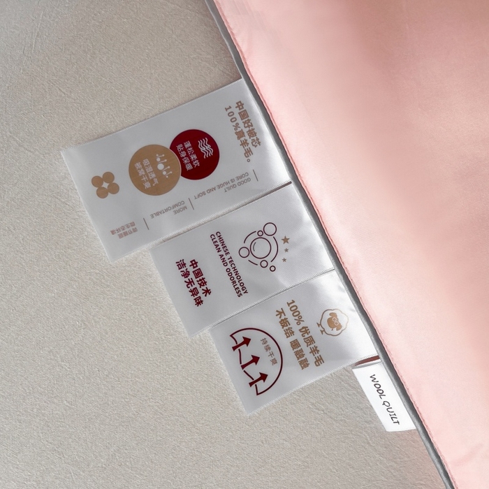 91家纺网 家纺一手货源 找家纺 爱宝被业 2025新款亲肤舒适A类100%羊毛填充亲肤棉羊毛被被子被芯 方格款粉玉色