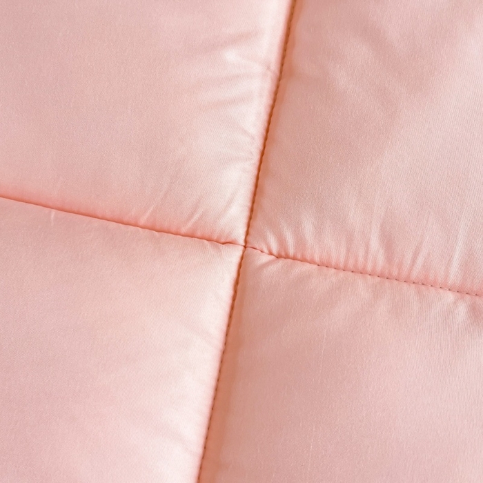 91家纺网 家纺一手货源 找家纺 爱宝被业 2025新款亲肤舒适A类100%羊毛填充亲肤棉羊毛被被子被芯 方格款粉玉色