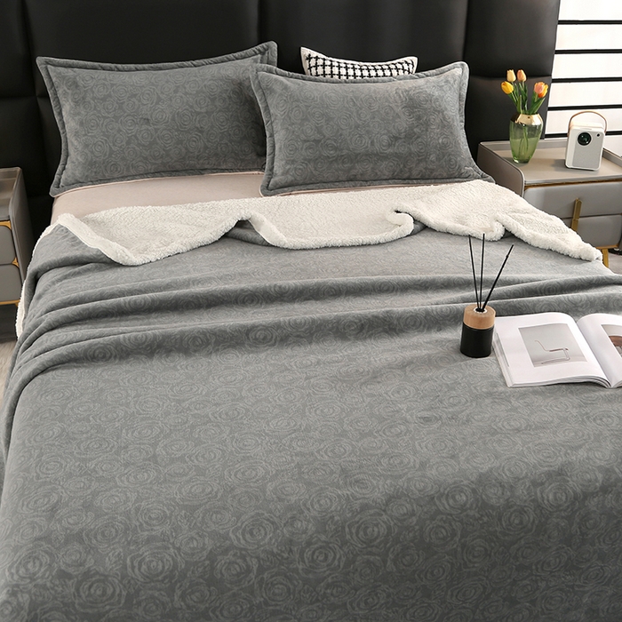 91家纺网 家纺一手货源 找家纺 栩裕纺织 2025新款富贵绒羊羔绒多功能毛毯盖毯 灰色