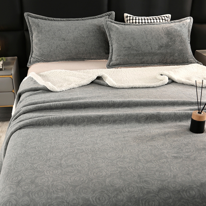 91家纺网 家纺一手货源 找家纺 栩裕纺织 2025新款富贵绒羊羔绒多功能毛毯盖毯 灰色