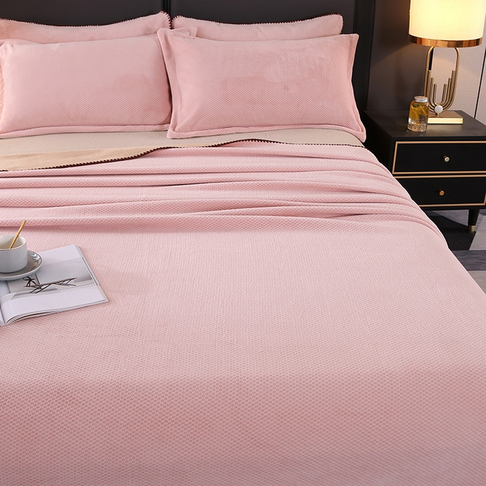 91家纺网 家纺一手货源 找家纺 栩裕纺织 2025新款锦绒提花牛奶绒毛毯法兰绒毯子 樱花粉