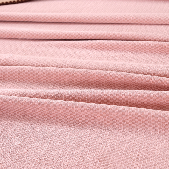 91家纺网 家纺一手货源 找家纺 栩裕纺织 2025新款锦绒提花牛奶绒毛毯法兰绒毯子 樱花粉