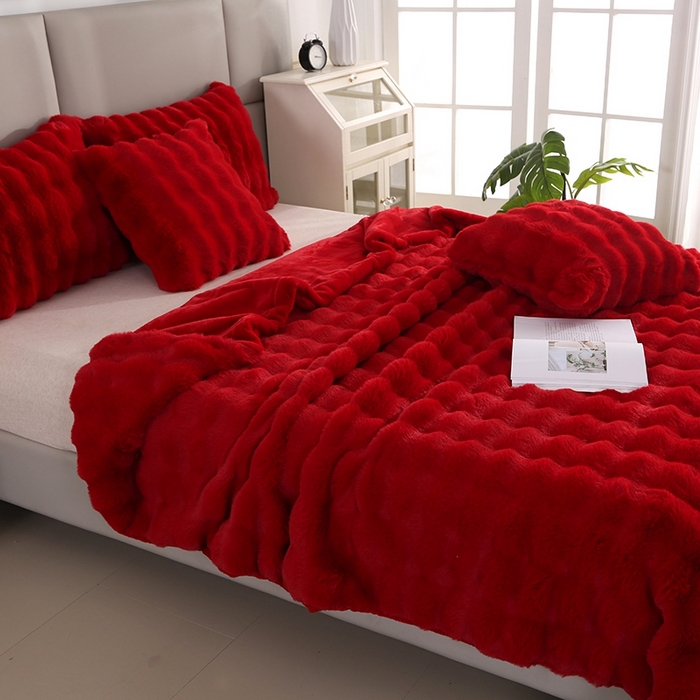 91家纺网 家纺一手货源 找家纺 栩裕纺织 2025新款纯色托斯卡纳兔毛大泡泡绒毛毯 红色