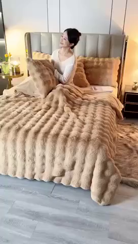 91家纺网 家纺一手货源 找家纺 栩裕纺织 2025新款纯色托斯卡纳兔毛大泡泡绒毛毯 咖色