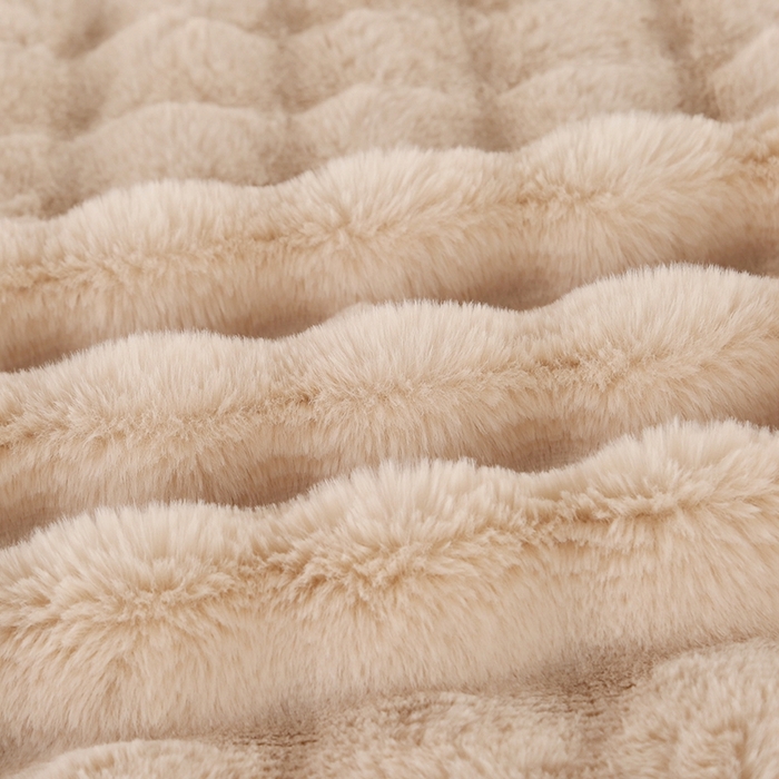 91家纺网 家纺一手货源 找家纺 栩裕纺织 2025新款纯色托斯卡纳兔毛大泡泡绒毛毯 米杏