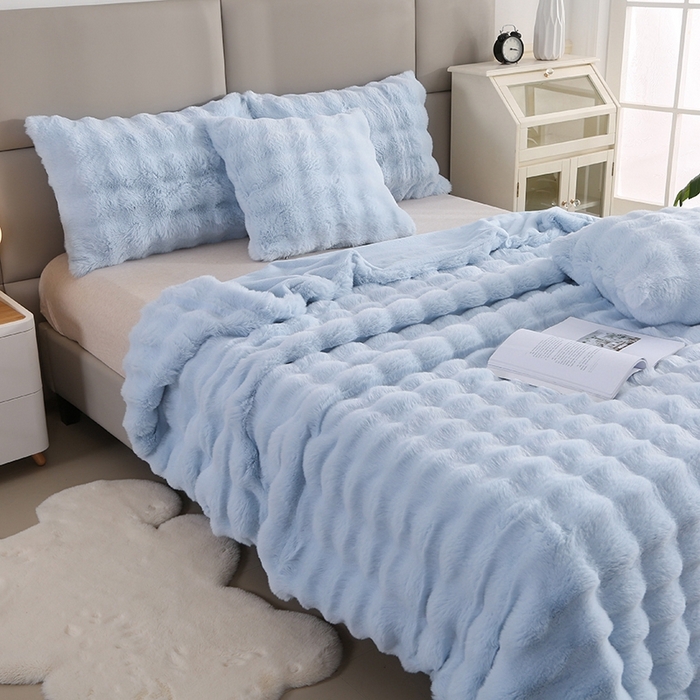 91家纺网 家纺一手货源 找家纺 栩裕纺织 2025新款纯色托斯卡纳兔毛大泡泡绒毛毯 浅兰