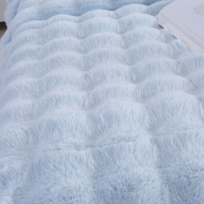 91家纺网 家纺一手货源 找家纺 栩裕纺织 2025新款纯色托斯卡纳兔毛大泡泡绒毛毯 浅兰