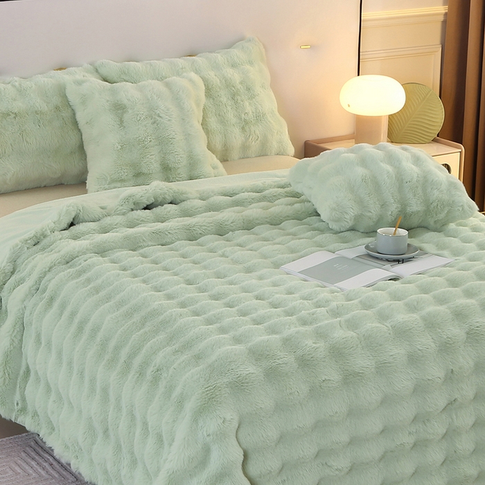 91家纺网 家纺一手货源 找家纺 栩裕纺织 2025新款纯色托斯卡纳兔毛大泡泡绒毛毯 清新绿