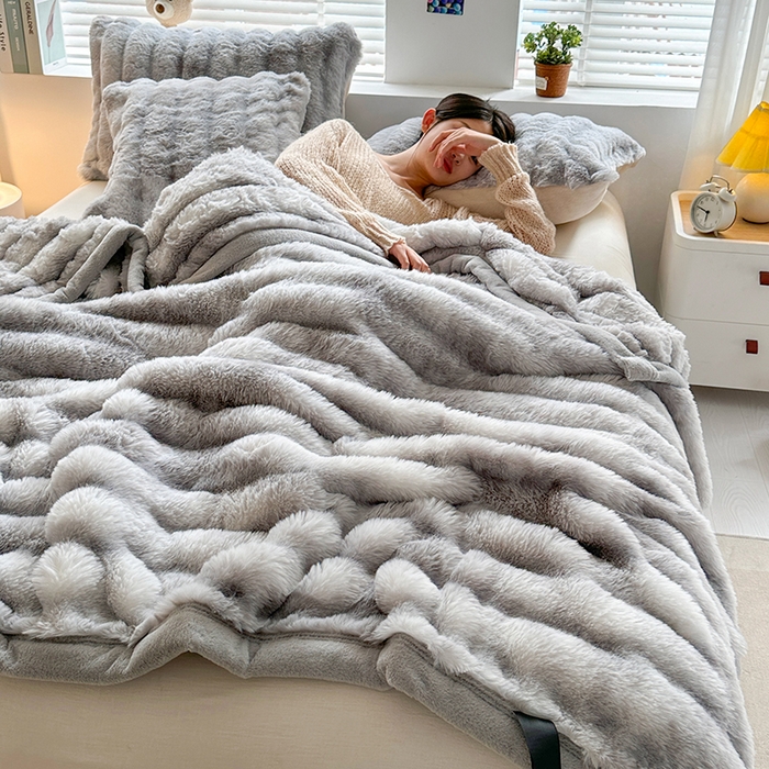 91家纺网 家纺一手货源 找家纺 栩裕纺织 2025新款双面波斯绒罗马柱毛毯 炫彩灰