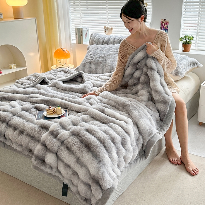 91家纺网 家纺一手货源 找家纺 栩裕纺织 2025新款双面波斯绒罗马柱毛毯 炫彩灰