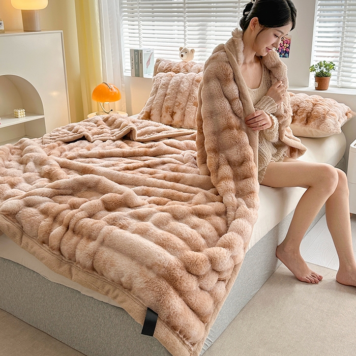 91家纺网 家纺一手货源 找家纺 栩裕纺织 2025新款双面波斯绒罗马柱毛毯 炫彩咖