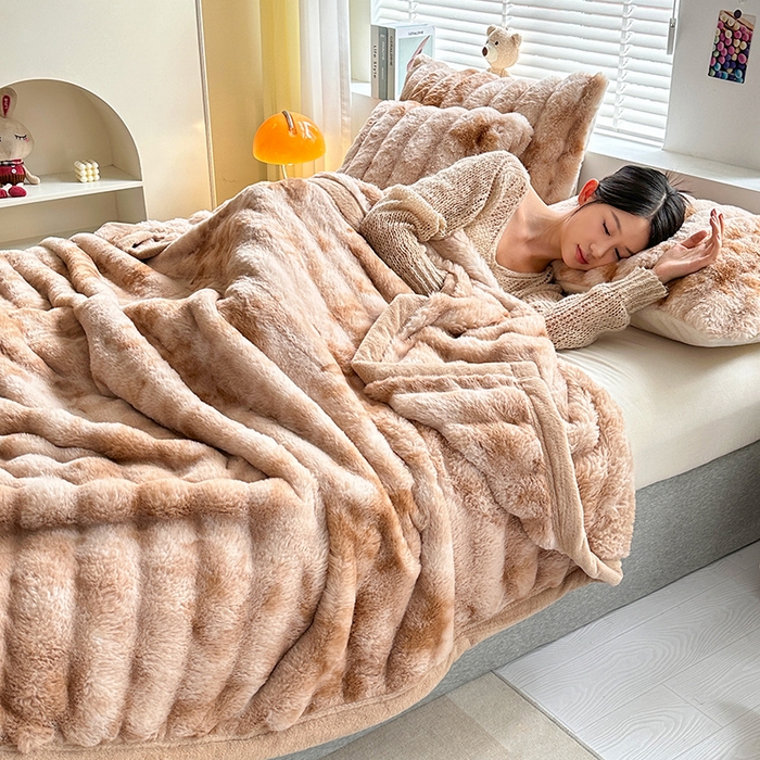 91家纺网 家纺一手货源 找家纺 栩裕纺织 2025新款双面波斯绒罗马柱毛毯 炫彩咖