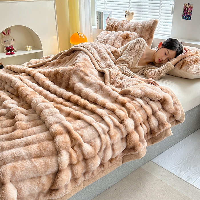 91家纺网 家纺一手货源 找家纺 栩裕纺织 2025新款双面波斯绒罗马柱毛毯 炫彩咖