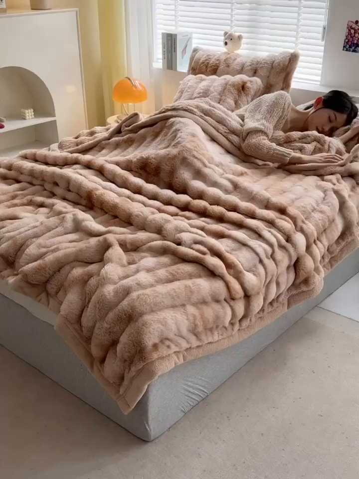 91家纺网 家纺一手货源 找家纺 栩裕纺织 2025新款双面波斯绒罗马柱毛毯 炫彩咖