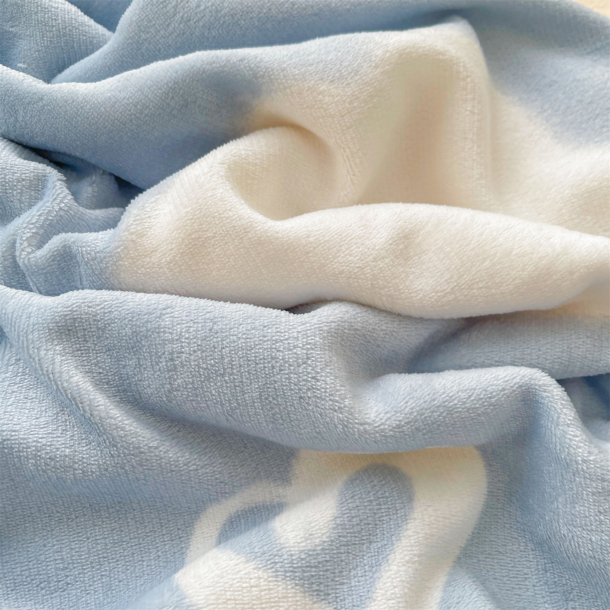 91家纺网 家纺一手货源 找家纺 雯豆家纺 2025新款双面暖绒多功能被套毯盖毯毯子 爱心云