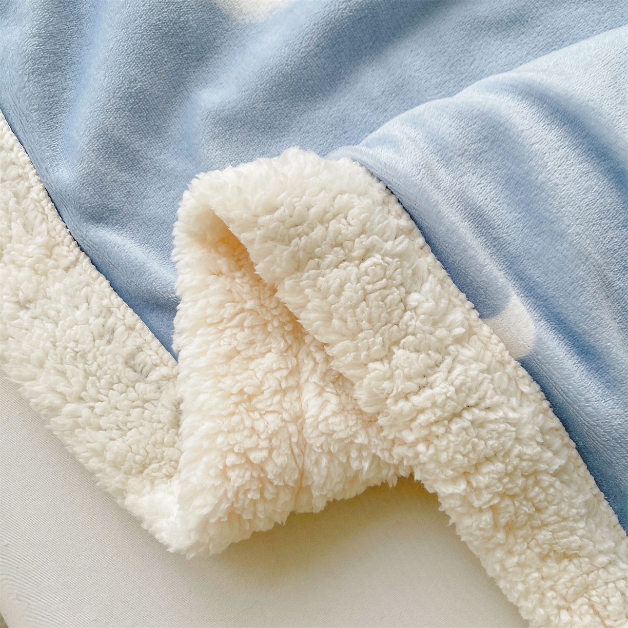 91家纺网 家纺一手货源 找家纺 雯豆家纺 2025新款双面暖绒多功能被套毯盖毯毯子 爱心云