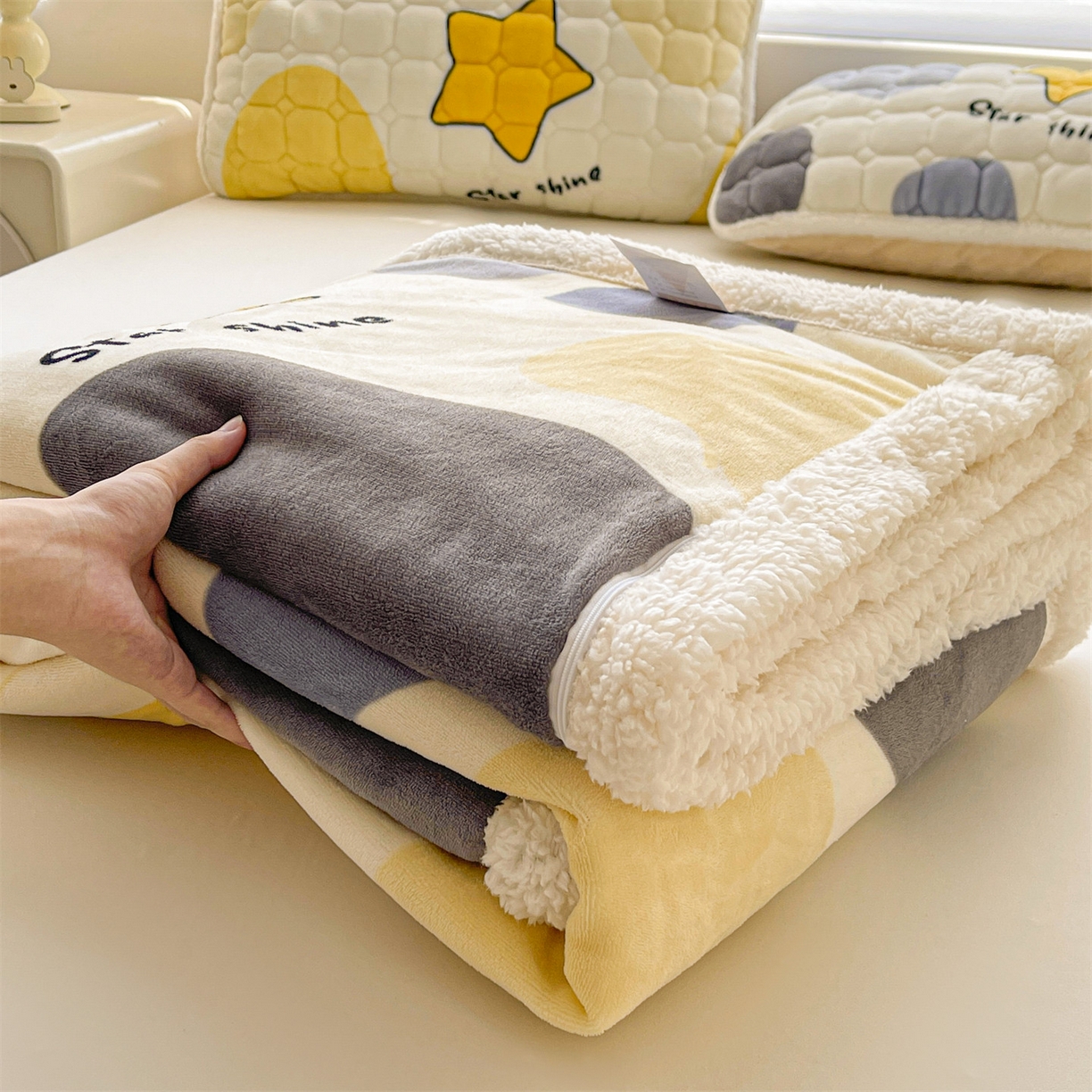 91家纺网 家纺一手货源 找家纺 雯豆家纺 2025新款双面暖绒多功能被套毯盖毯毯子 斑点星星