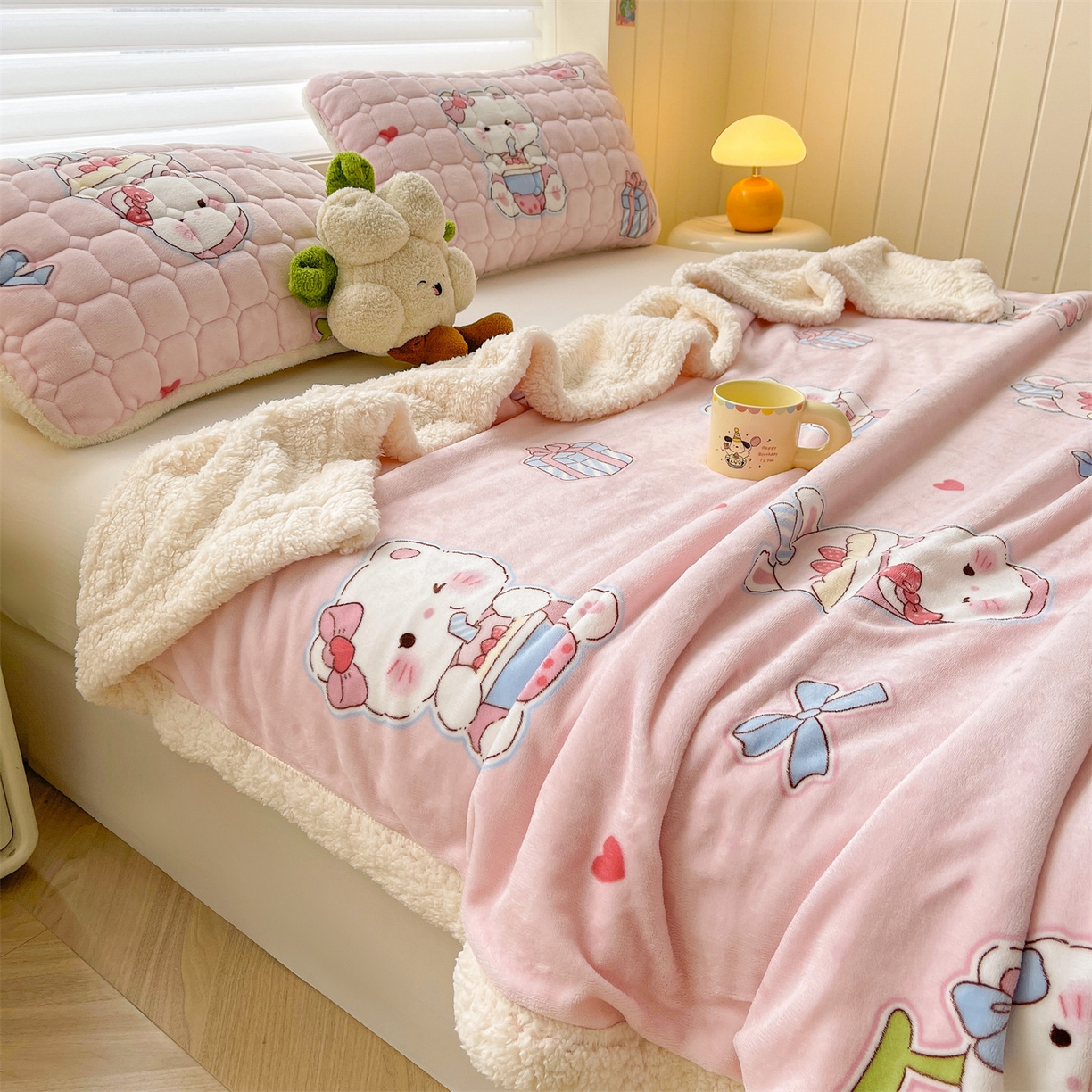 91家纺网 家纺一手货源 找家纺 雯豆家纺 2025新款双面暖绒多功能被套毯盖毯毯子 茶杯猫咪