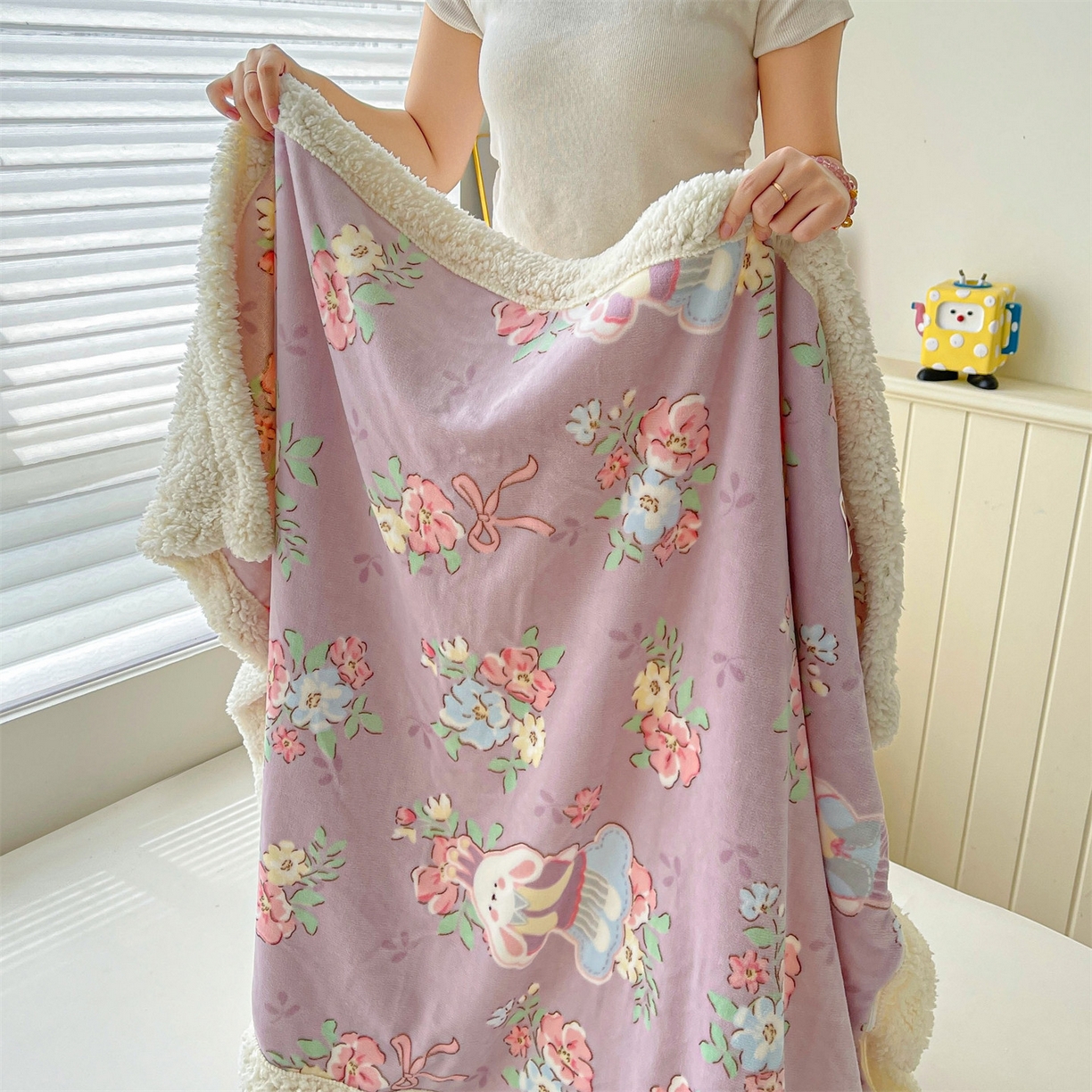 91家纺网 家纺一手货源 找家纺 雯豆家纺 2025新款双面暖绒多功能被套毯盖毯毯子 花花仙子