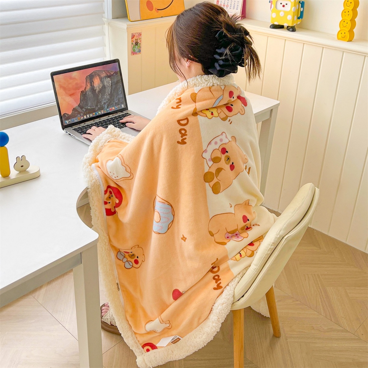 91家纺网 家纺一手货源 找家纺 雯豆家纺 2025新款双面暖绒多功能被套毯盖毯毯子 欢乐聚会