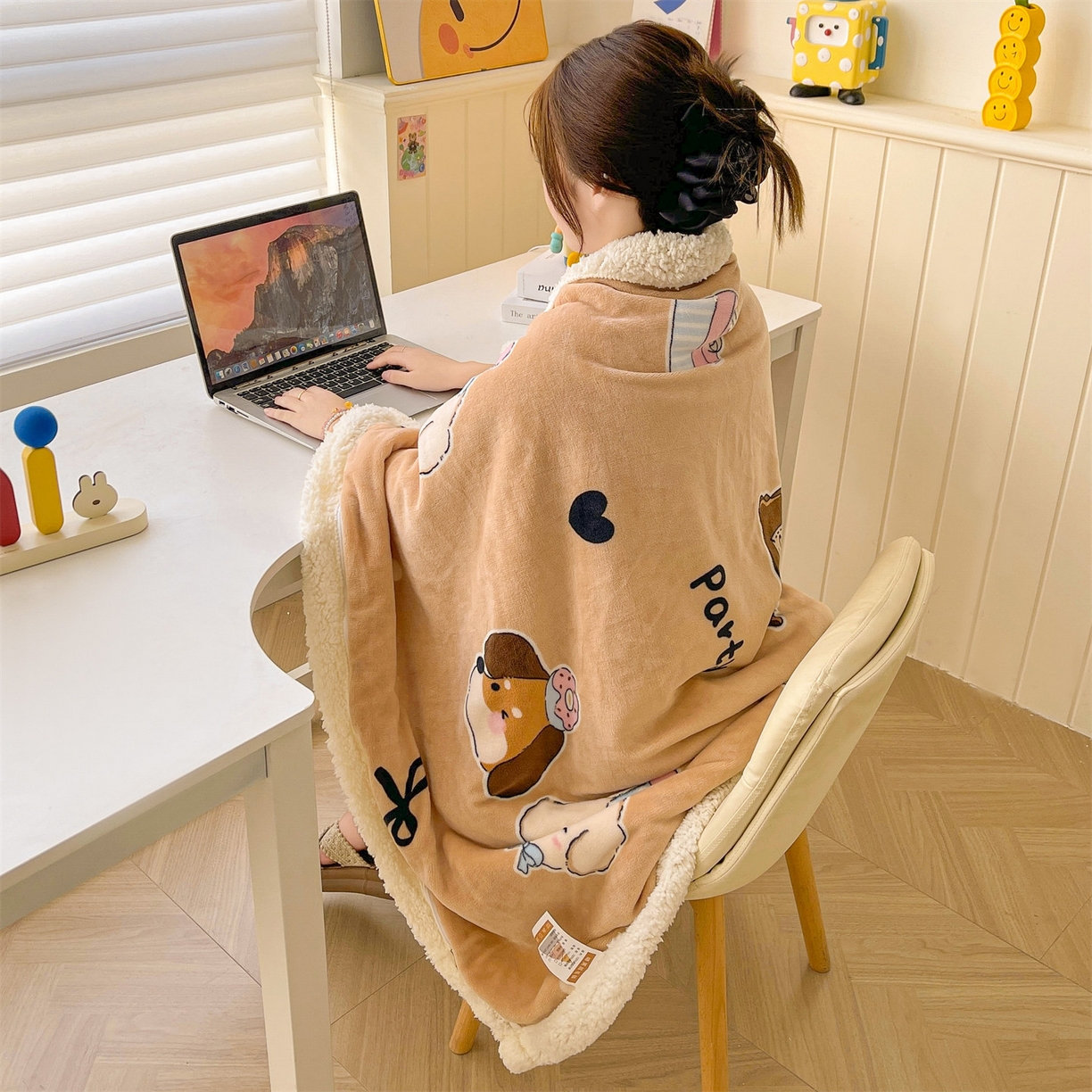 91家纺网 家纺一手货源 找家纺 雯豆家纺 2025新款双面暖绒多功能被套毯盖毯毯子 狂欢派对