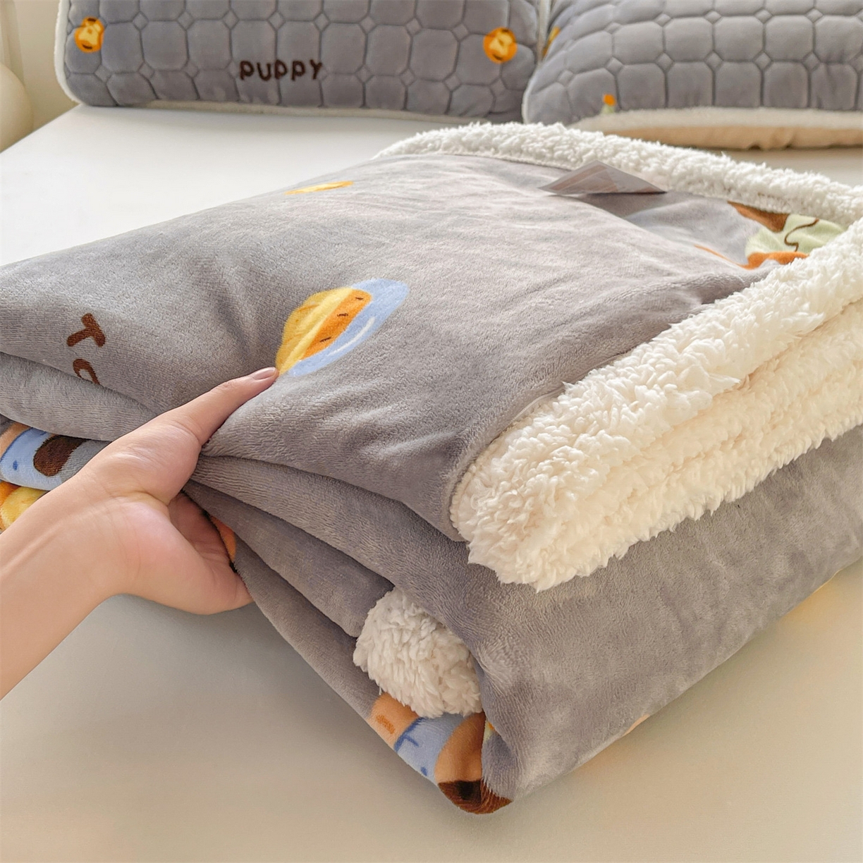 91家纺网 家纺一手货源 找家纺 雯豆家纺 2025新款双面暖绒多功能被套毯盖毯毯子 腊肠狗