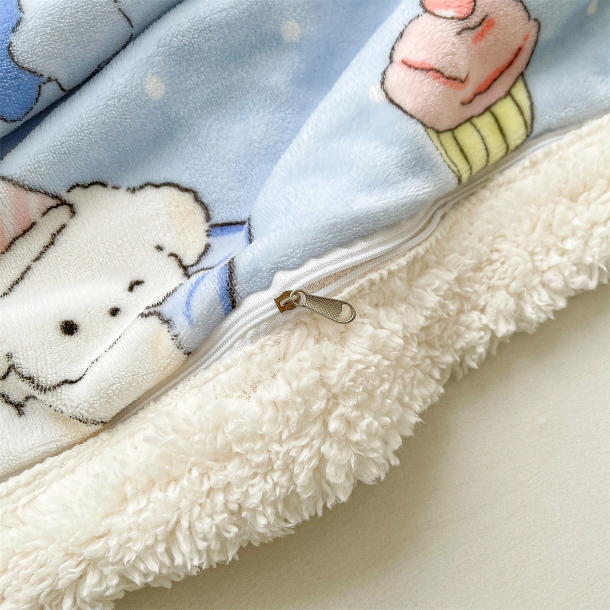 91家纺网 家纺一手货源 找家纺 雯豆家纺 2025新款双面暖绒多功能被套毯盖毯毯子 奶蓝小狗