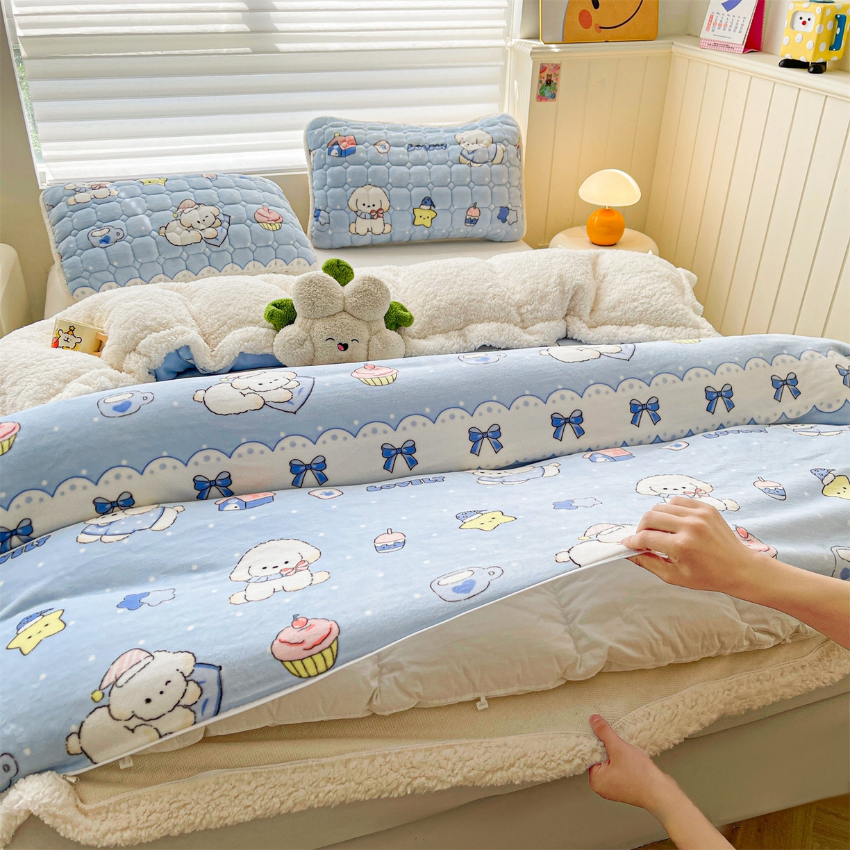 91家纺网 家纺一手货源 找家纺 雯豆家纺 2025新款双面暖绒多功能被套毯盖毯毯子 奶蓝小狗