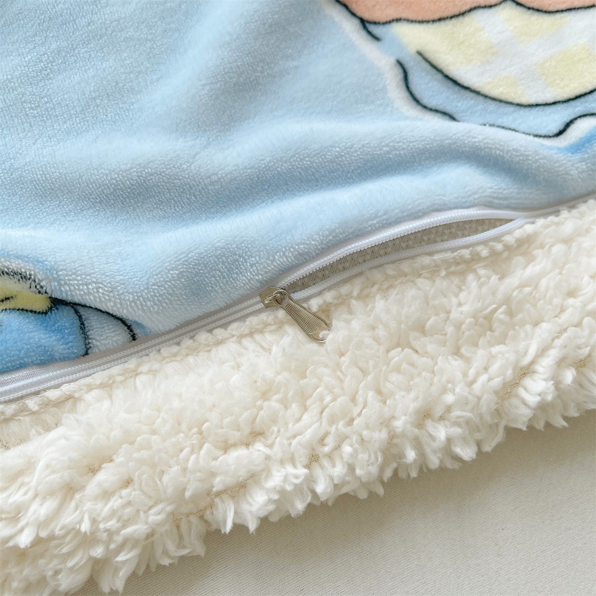 91家纺网 家纺一手货源 找家纺 雯豆家纺 2025新款双面暖绒多功能被套毯盖毯毯子 趴趴熊