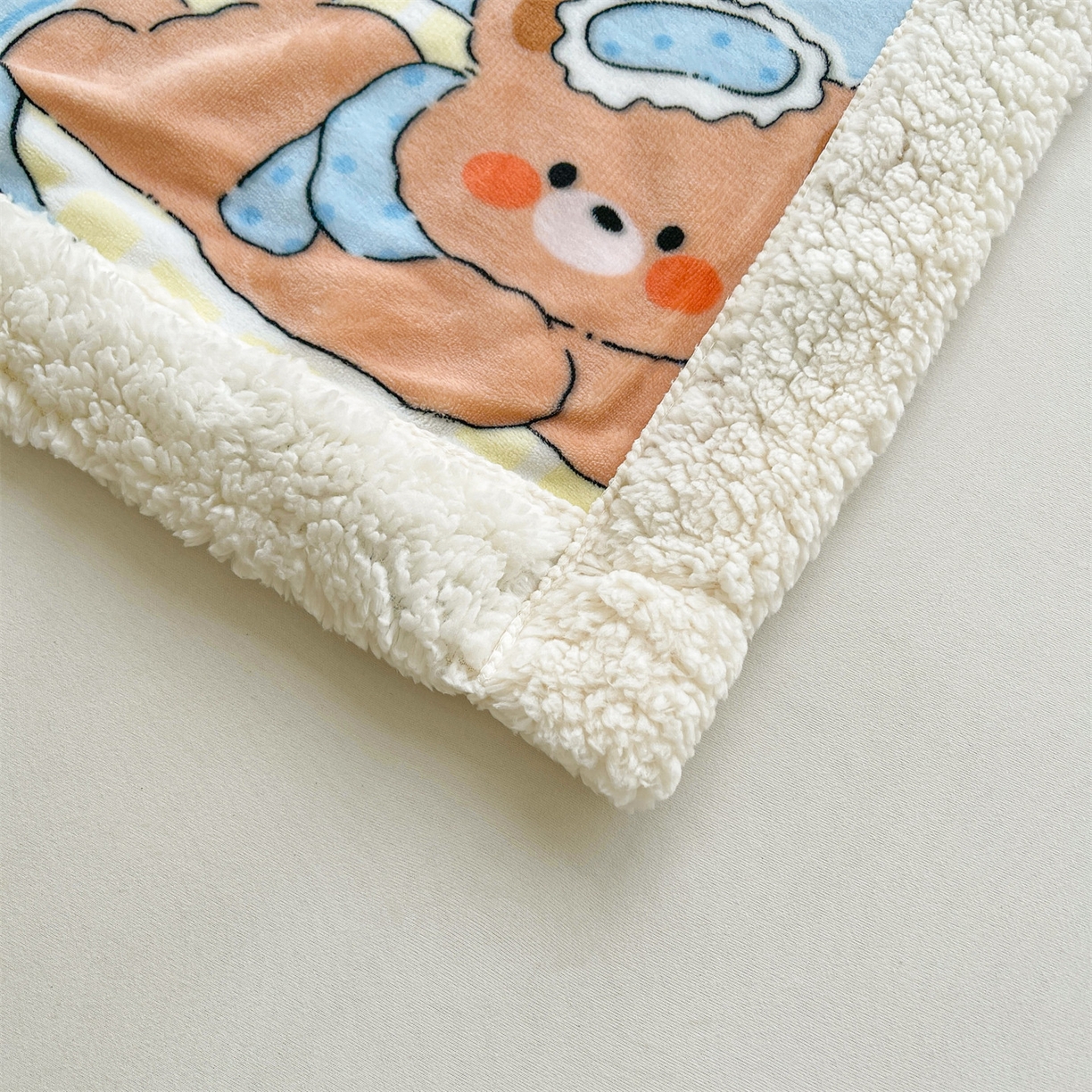 91家纺网 家纺一手货源 找家纺 雯豆家纺 2025新款双面暖绒多功能被套毯盖毯毯子 趴趴熊